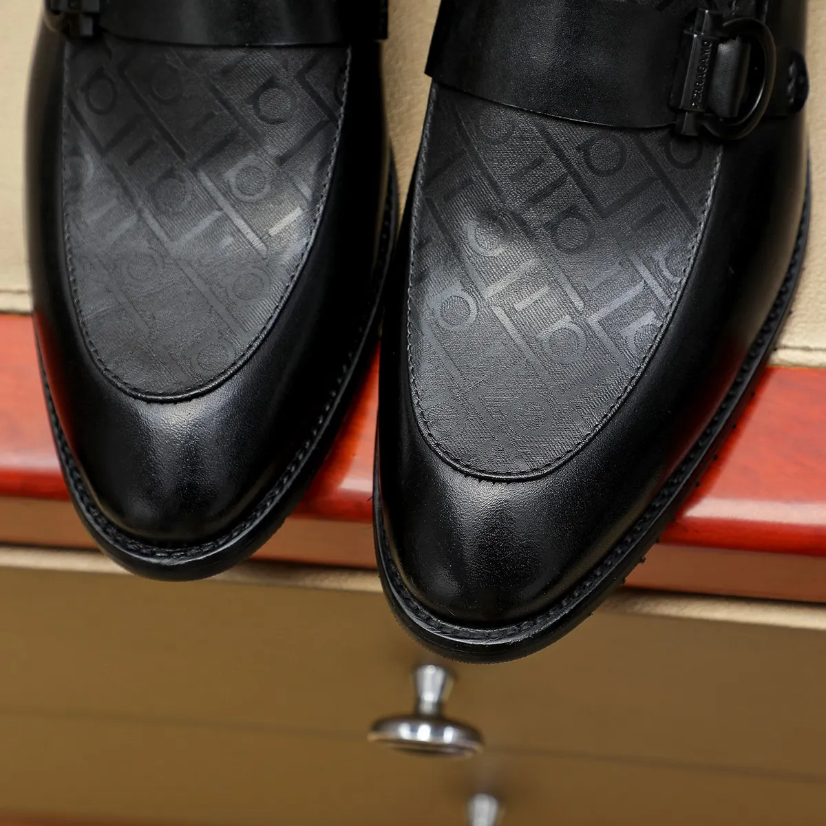 Men's shoes 💰460 Ferragamo [Ferragamo] top imported suit men's shoes 💯Original copy of the official website, product materials: selected imported embossed calfskin + luxury hardware buckle accessories ~ imported water-dyed cow 🐂 leather lining. Strong three-dimensional visual effect, original combination outsole, multiple colors available😘 Size: 39-44 (38.45.46. Customized)
